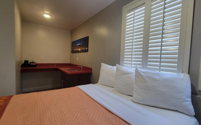 photo 4 of Presidio Parkway Inn