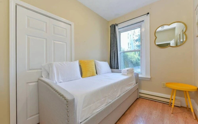 photo 3 of Prime 2br/1ba Apt in Heart of North End