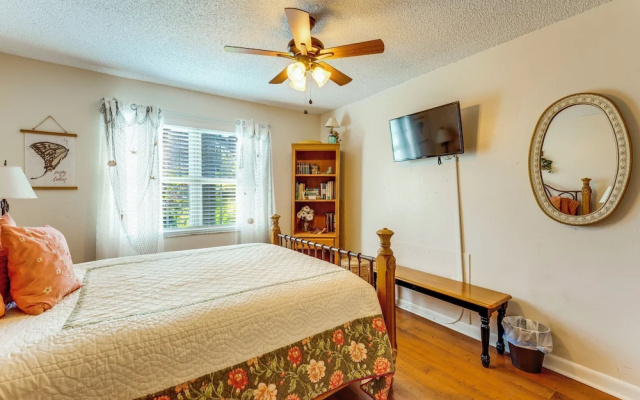 photo 4 of 3 Mi to Beach: Prime Largo Home w/ Pool!