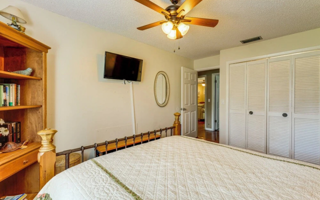 photo 5 of 3 Mi to Beach: Prime Largo Home w/ Pool!