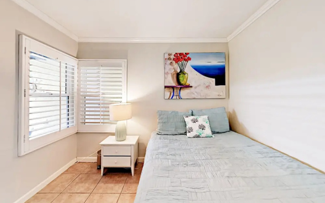 photo 3 of Prime Oceanfront Duplex 3 Bedrooms 1 Bathroom Duplex