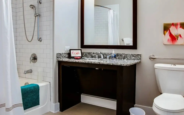 photo 4 of Pristine 1BR Apt In Dilworth