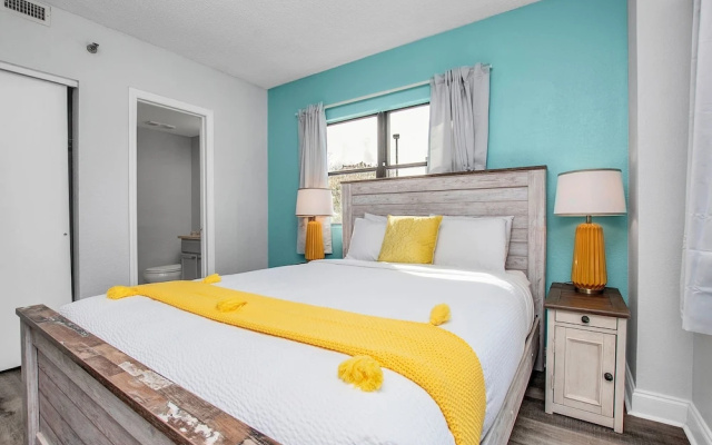photo 2 of Pristine and Posh 2bd/2ba Condo With Private Balcony - #6en165