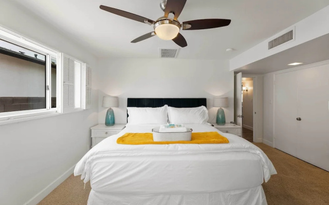 photo 3 of Pristine Escape ~ 2 Miles to Old Town Scottsdale!