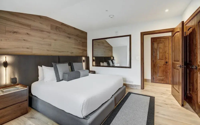 photo 2 of Vail Village Private 4 BR Residence w Full Kitchen by RedAwning - Save 20% on 7+ Nights!