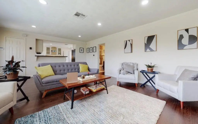 photo 2 of PRIVATE 4BR Near LAX & Beaches Playa Vista