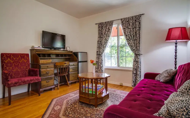 photo 4 of Private Bungalow - Walk to Universal Studios, Hollywood