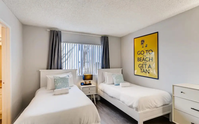 photo 4 of Private Entrance - 2BR Next To Ritz Carlton - Walk Down to Ocean! (MB1)