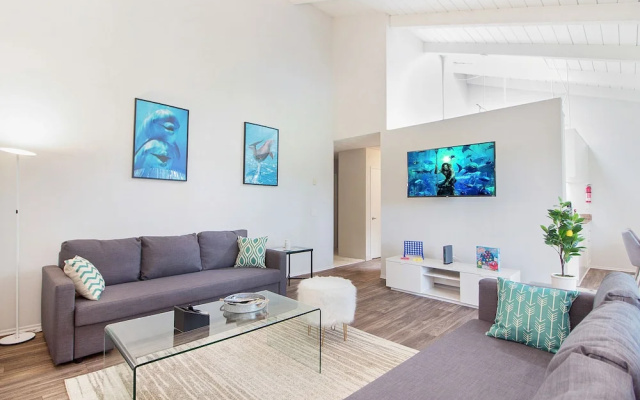 photo 3 of Private Entrance Under The Sea - 2BR/2BATH Next To Ritz Carlton - Walk To Ocean! (MB4)