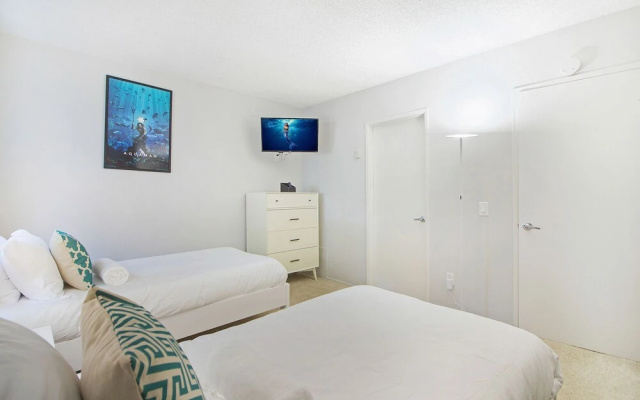 photo 4 of Private Entrance Under The Sea - 2BR/2BATH Next To Ritz Carlton - Walk To Ocean! (MB4)