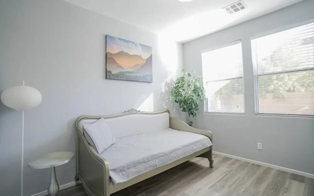 photo 4 of Private Housebest Ratessleeps 12parking15 min Strippets Allowedbook Now