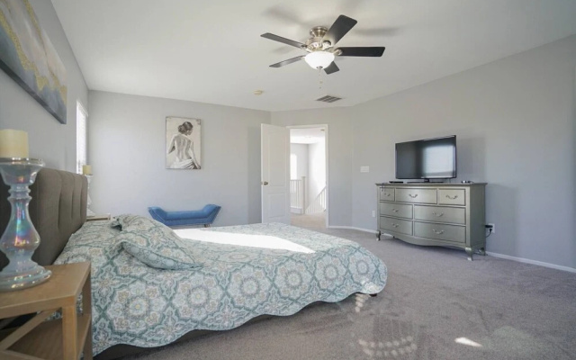 photo 5 of Private Housebest Ratessleeps 12parking15 min Strippets Allowedbook Now