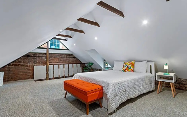 photo 2 of Private Loft Carriage House Walk Score 95