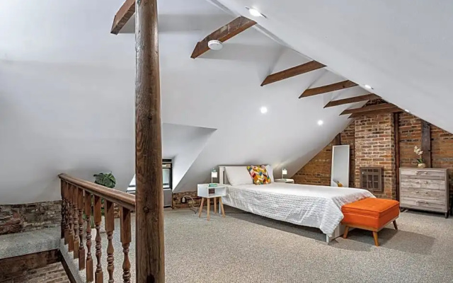 photo 3 of Private Loft Carriage House Walk Score 95