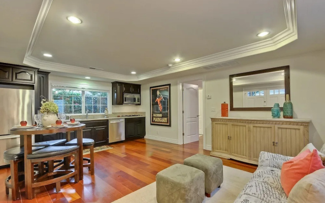 photo 3 of Private Luxury Guest House/ Suite / Executive 1 Bedroom Apts