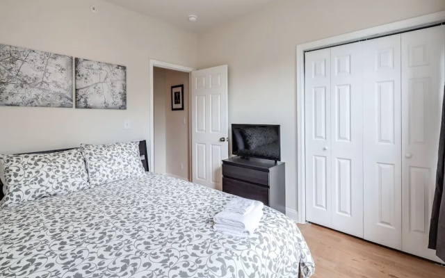 photo 2 of Private Rooftop With Views+modern 2BD & 1 Bath