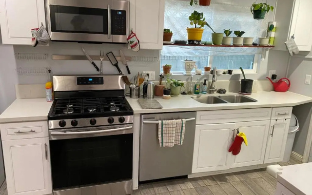 photo 4 of Private Room in Los Angeles with WIFI, Balcony w/ View of Hollywood Sign & Shared Kitchen