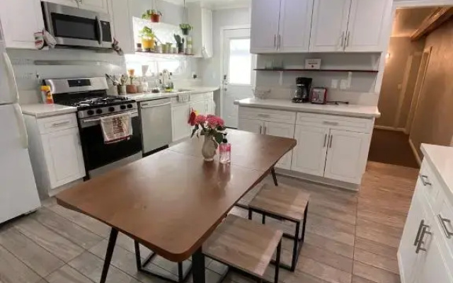 photo 5 of Private Room in Los Angeles with WIFI, Balcony w/ View of Hollywood Sign & Shared Kitchen