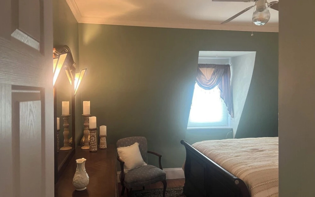 photo 2 of 2Br Private Victorian Apartment in City Location on Half Acre Sleeps 5
