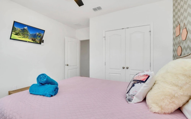 photo 5 of Private Views & Theme Rooms, Perfect for Families!