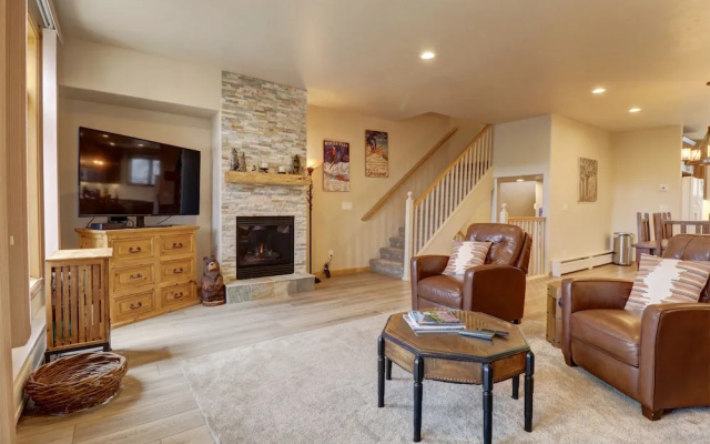 photo 3 of Prospector Point E 4br 3.5ba 4 Bedroom Townhouse by RedAwning