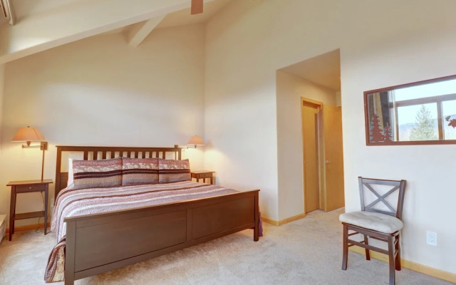 photo 4 of Prospector Point E 4br 3.5ba 4 Bedroom Townhouse by RedAwning