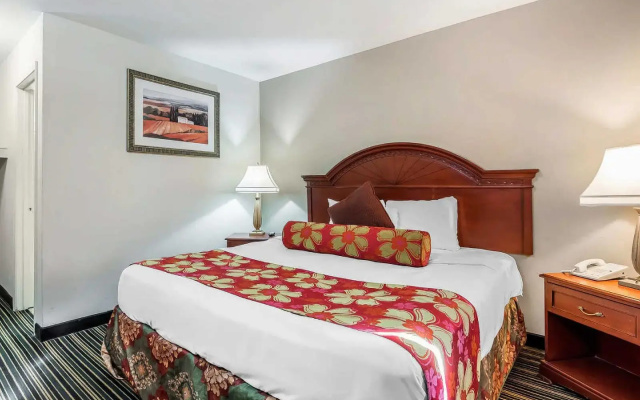 photo 4 of Rodeway Inn & Suites