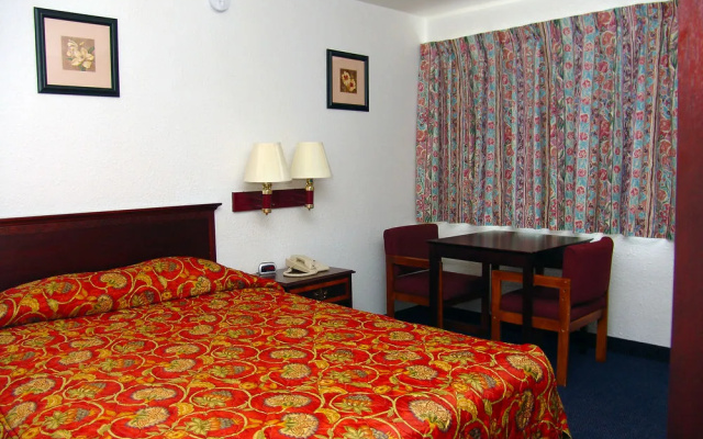 photo 2 of Quad City Inn