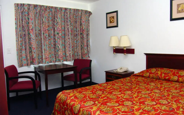 photo 3 of Quad City Inn