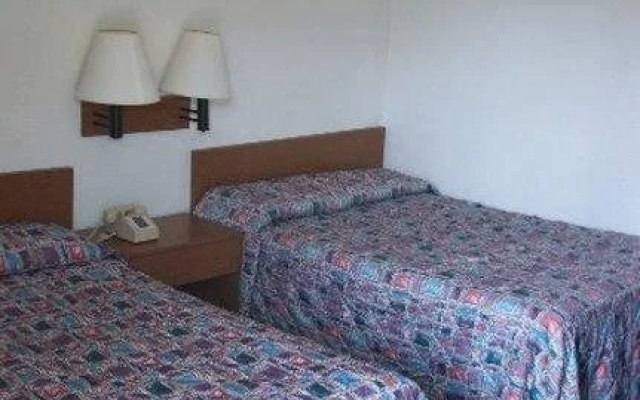 photo 5 of Quad City Inn