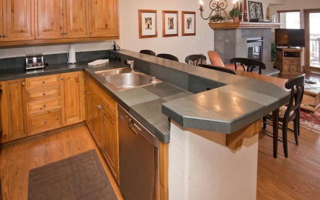 photo 3 of Quaint 1br 2a  Access To Osprey Rockresort Amenities 1 Bedroom Condo by RedAwning