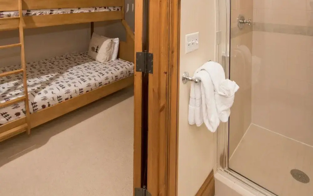 photo 5 of Quaint 1br 2a  Access To Osprey Rockresort Amenities 1 Bedroom Condo by RedAwning