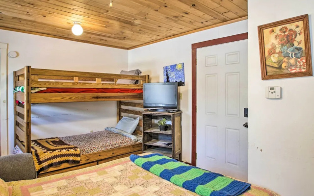 photo 4 of Quaint & Cozy Apartment 12 Mi to Ski Slopes