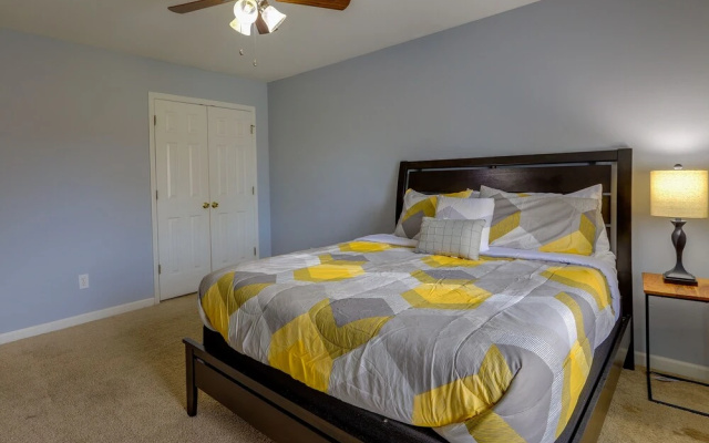 photo 4 of Quaint Fayetteville Vacation Rental w/ Lake Access