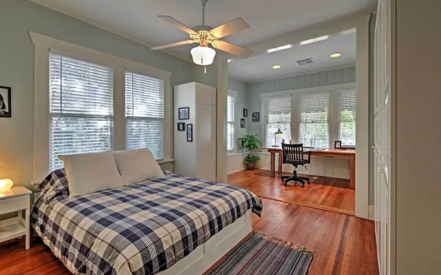 photo 4 of Houston Montrose Home: Walk to Bars & Restaurants!