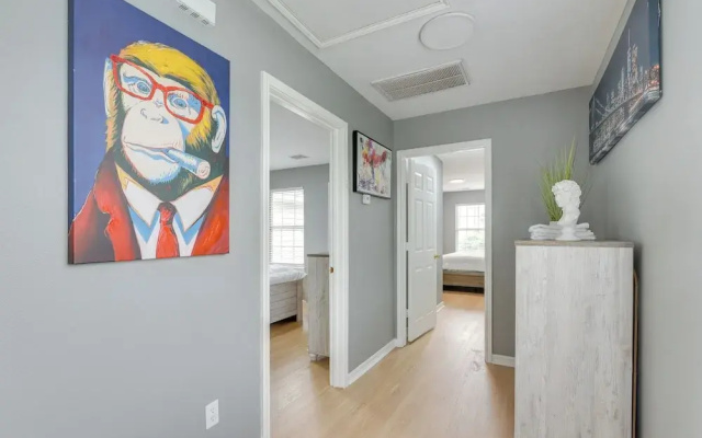 photo 2 of Quaint Houston Townhome ~ 5 Mi to NRG Stadium!