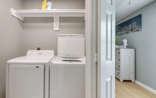 photo 3 of Quaint Houston Townhome ~ 5 Mi to NRG Stadium!