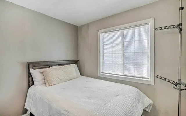 photo 2 of Long Beach Apt ~ 9 Mi to Shoreline Village & Beach