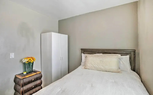 photo 3 of Long Beach Apt ~ 9 Mi to Shoreline Village & Beach