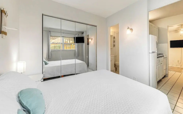 photo 3 of Quaint Pompano Beach Apartment w/ Patio!