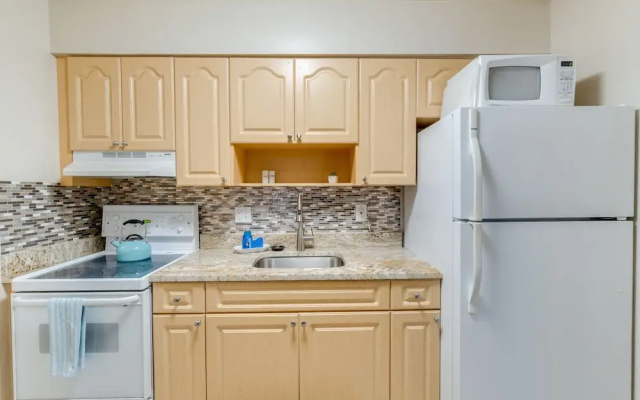 photo 4 of Quaint Sarasota Condo: 4 Mi to Siesta Key Beach!