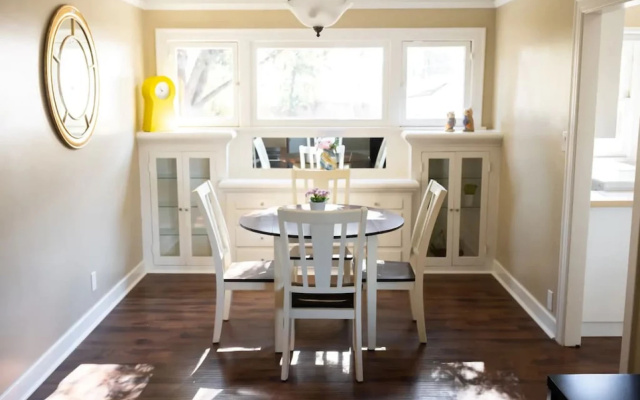photo 5 of QUAINT UPDATED 2-BEDROOM HOUSE IN GLENDALE  (p2)