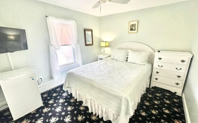photo 3 of Quaker Inn