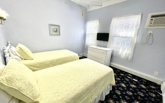 photo 5 of Quaker Inn