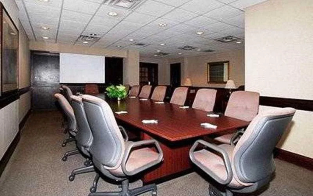 photo 3 of Quality Hotel & Suites Central