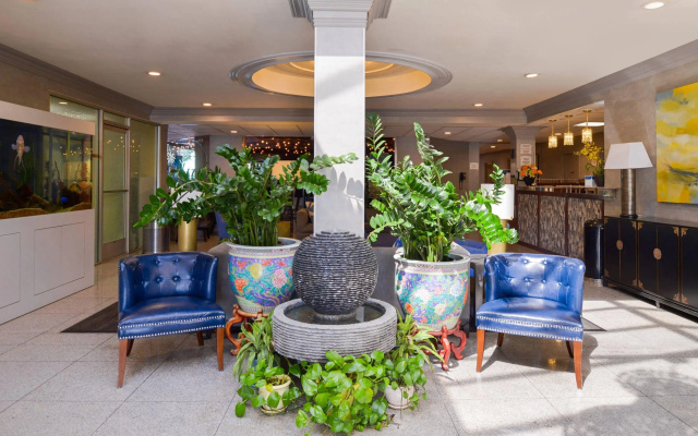 photo 2 of Quality Inn & Suites Montebello - Los Angeles