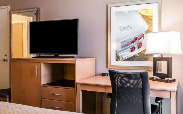 photo 3 of Quality Inn & Suites Warren - Detroit