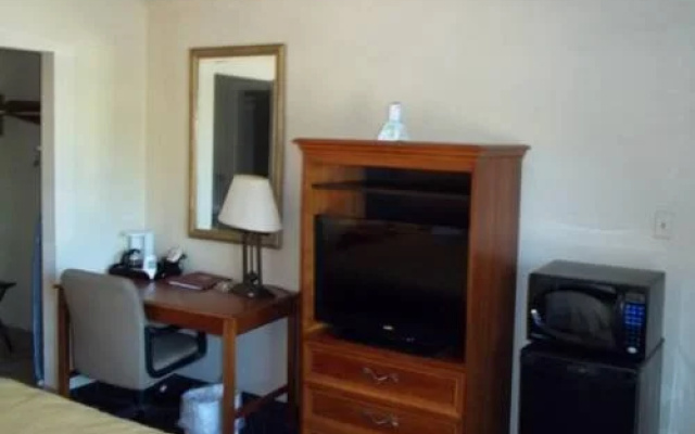 photo 4 of Midtown Inn And Suites