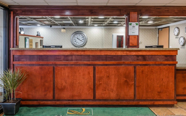 photo 2 of Quality Inn & Suites Detroit Metro Airport