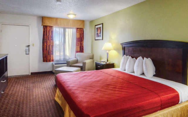 photo 3 of Quality Inn Plainview